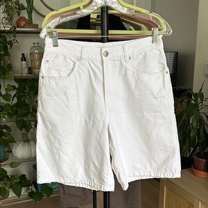 Garage Denim. Bermuda style skate. Size 05/27. 9” inseam. Excellent condition